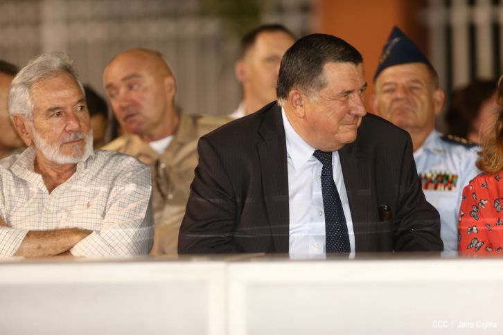 Daniel preside el 35 aniversario de la Fuerza Aérea