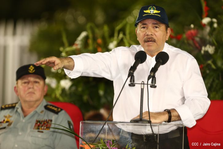 Daniel preside el 35 aniversario de la Fuerza Aérea