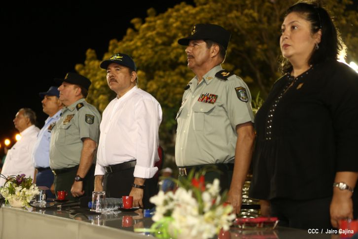 Daniel preside el 35 aniversario de la Fuerza Aérea