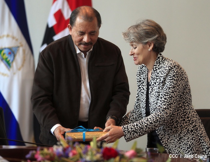 Daniel y Rosario visitan se reúnen con Directora UNESCO