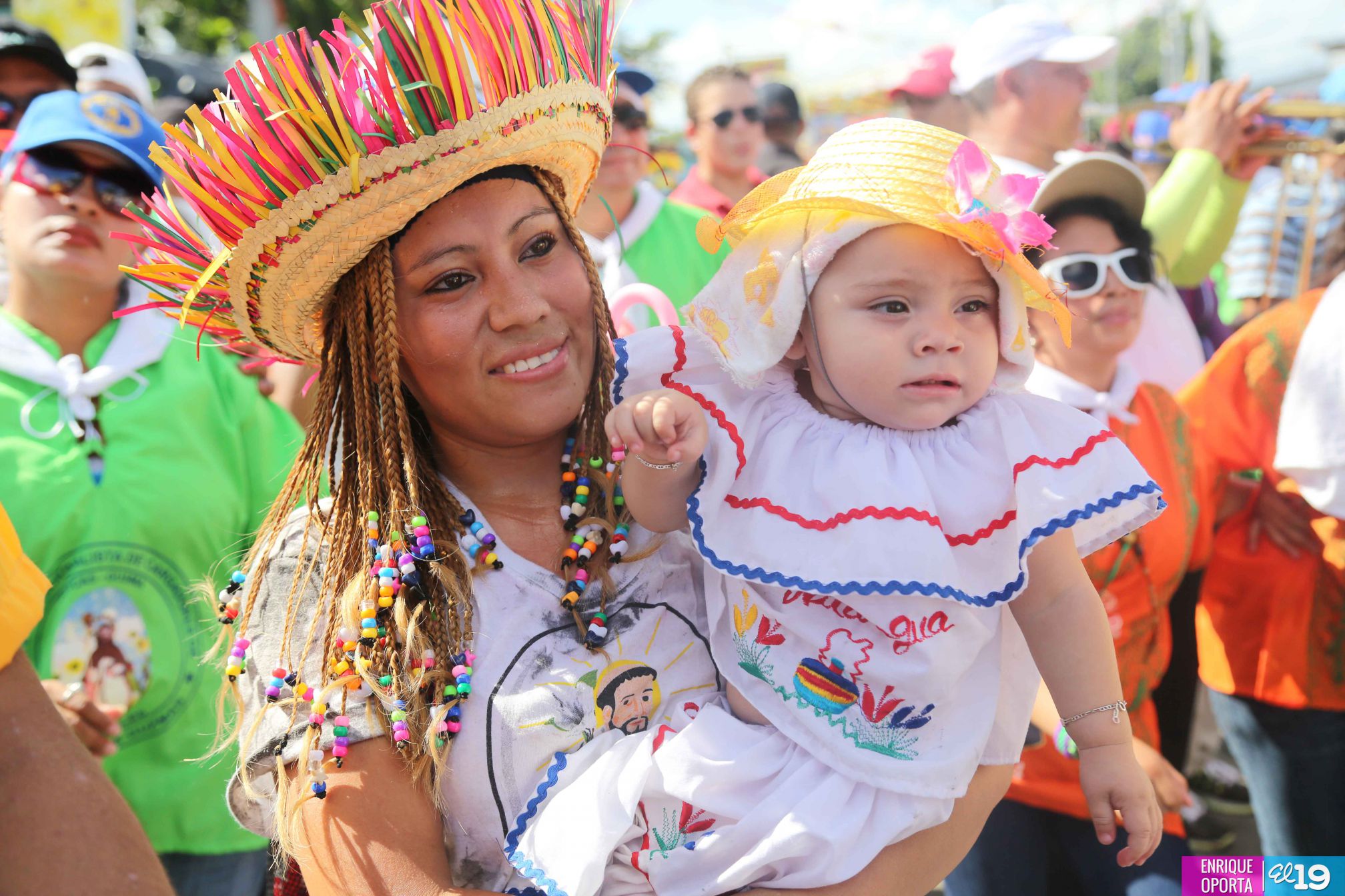 Con alegría y fervor miles acompañan a Santo Domingo hacia Las Sierritas