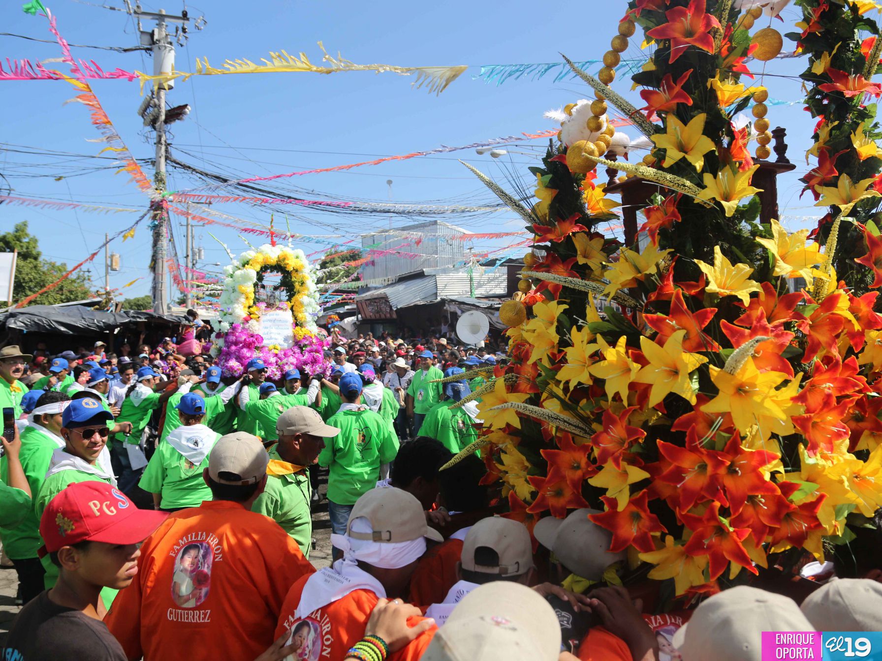 Con alegría y fervor miles acompañan a Santo Domingo hacia Las Sierritas