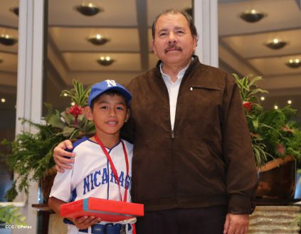 Daniel se reúne con campeones del Torneo Panamericano de Beisbol Infantil AA