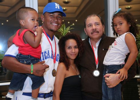 Daniel se reúne con campeones del Torneo Panamericano de Beisbol Infantil AA