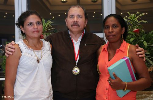 Daniel se reúne con campeones del Torneo Panamericano de Beisbol Infantil AA