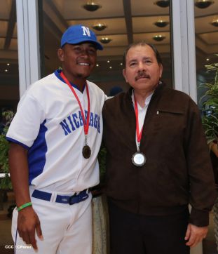 Daniel se reúne con campeones del Torneo Panamericano de Beisbol Infantil AA
