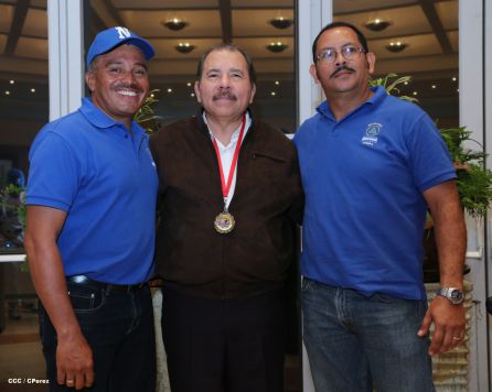 Daniel se reúne con campeones del Torneo Panamericano de Beisbol Infantil AA