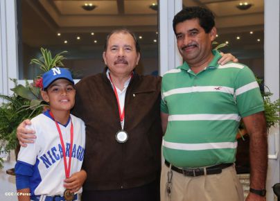 Daniel se reúne con campeones del Torneo Panamericano de Beisbol Infantil AA
