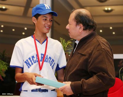 Daniel se reúne con campeones del Torneo Panamericano de Beisbol Infantil AA