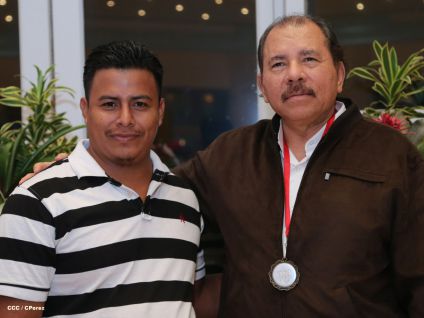 Daniel se reúne con campeones del Torneo Panamericano de Beisbol Infantil AA