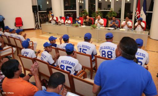 Daniel se reúne con campeones del Torneo Panamericano de Beisbol Infantil AA