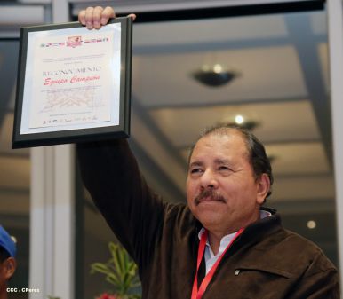 Daniel se reúne con campeones del Torneo Panamericano de Beisbol Infantil AA