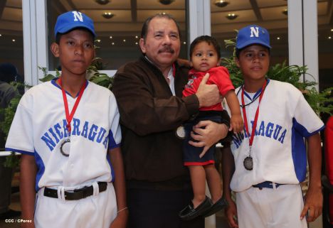 Daniel se reúne con campeones del Torneo Panamericano de Beisbol Infantil AA