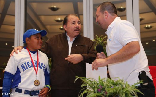 Daniel se reúne con campeones del Torneo Panamericano de Beisbol Infantil AA
