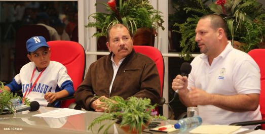 Daniel se reúne con campeones del Torneo Panamericano de Beisbol Infantil AA