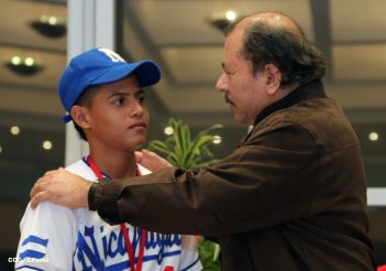 Daniel se reúne con campeones del Torneo Panamericano de Beisbol Infantil AA