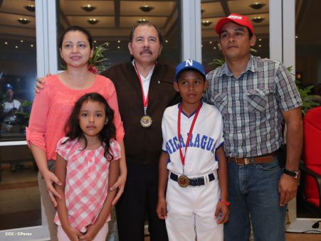 Daniel se reúne con campeones del Torneo Panamericano de Beisbol Infantil AA