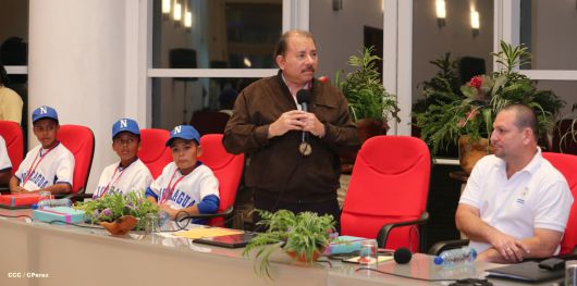Daniel se reúne con campeones del Torneo Panamericano de Beisbol Infantil AA