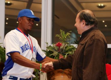 Daniel se reúne con campeones del Torneo Panamericano de Beisbol Infantil AA