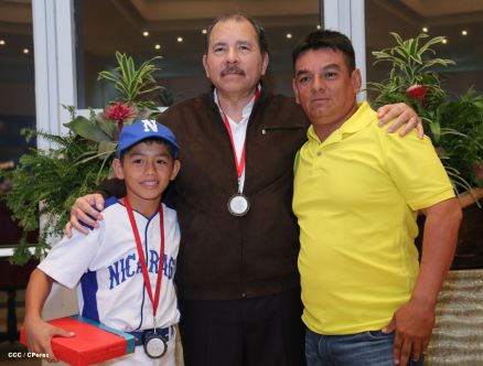 Daniel se reúne con campeones del Torneo Panamericano de Beisbol Infantil AA