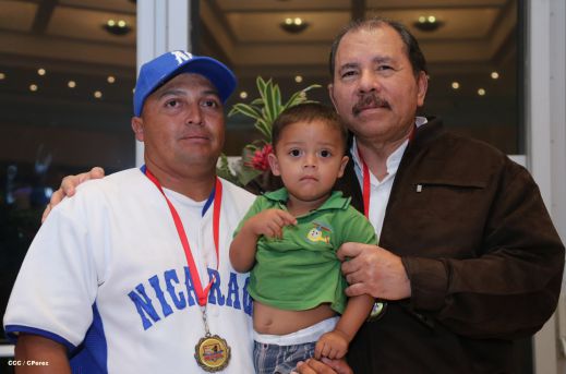 Daniel se reúne con campeones del Torneo Panamericano de Beisbol Infantil AA