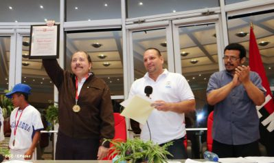 Daniel se reúne con campeones del Torneo Panamericano de Beisbol Infantil AA