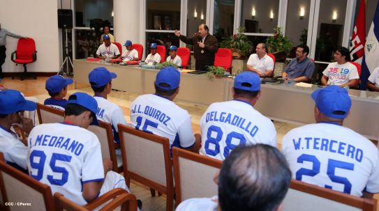 Daniel se reúne con campeones del Torneo Panamericano de Beisbol Infantil AA