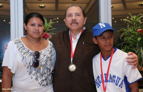 Daniel se reúne con campeones del Torneo Panamericano de Beisbol Infantil AA