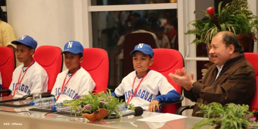 Daniel se reúne con campeones del Torneo Panamericano de Beisbol Infantil AA