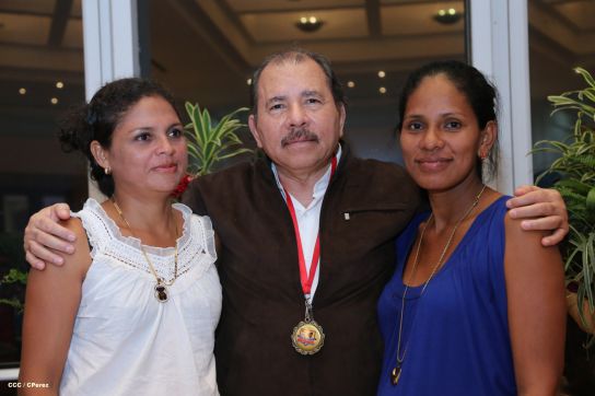 Daniel se reúne con campeones del Torneo Panamericano de Beisbol Infantil AA