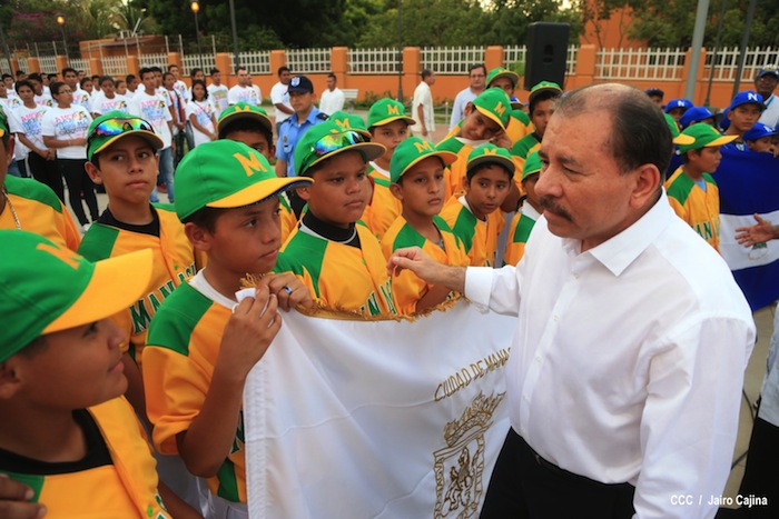 Presidente Daniel inaugura Estadio Béisbol Infantil 
