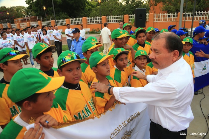 Presidente Daniel inaugura Estadio Béisbol Infantil 