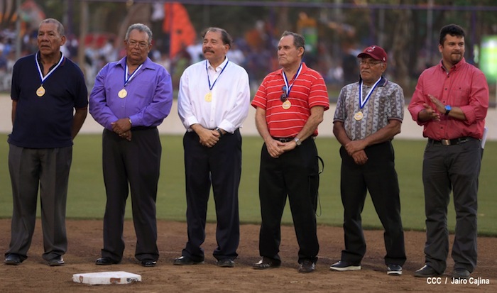 Presidente Daniel inaugura Estadio Béisbol Infantil 