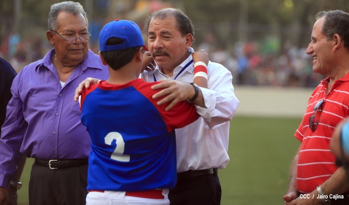 Presidente Daniel inaugura Estadio Béisbol Infantil 