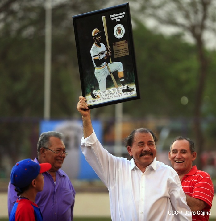 Presidente Daniel inaugura Estadio Béisbol Infantil 