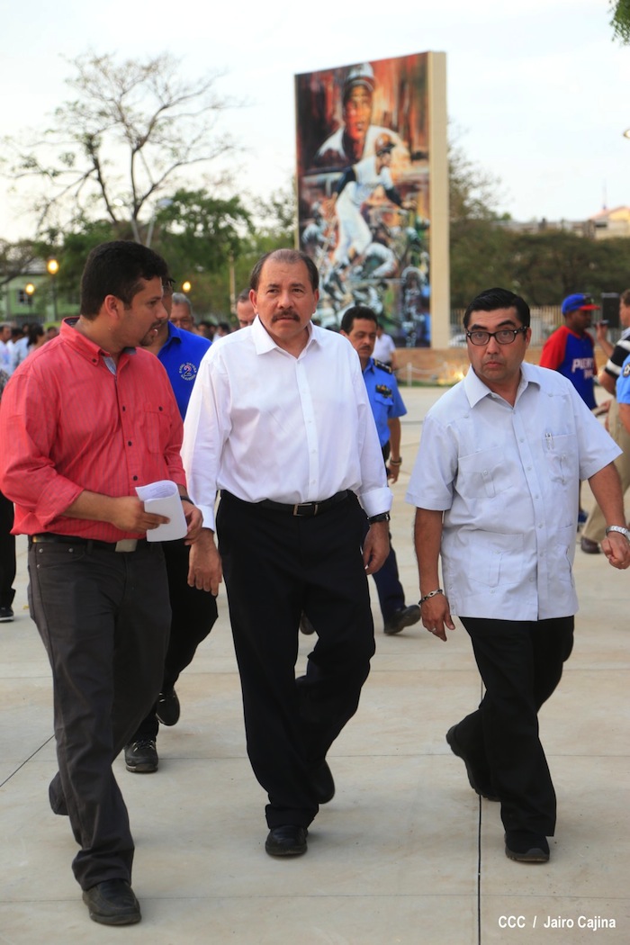 Presidente Daniel inaugura Estadio Béisbol Infantil 