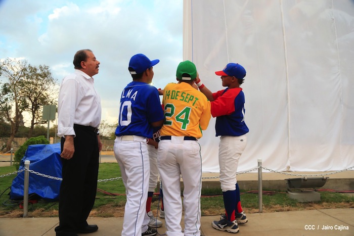 Presidente Daniel inaugura Estadio Béisbol Infantil 