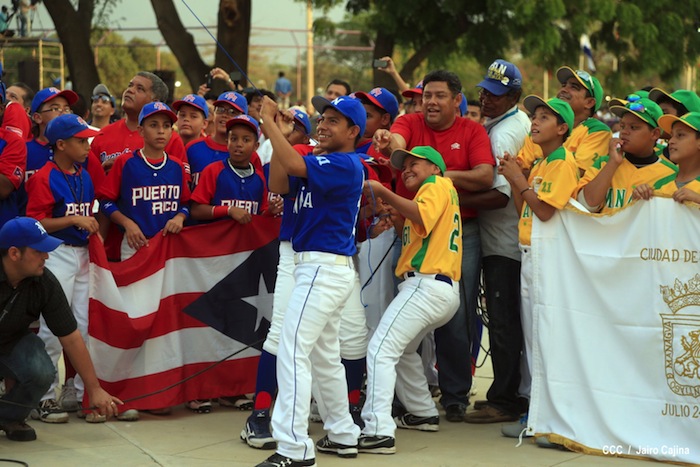 Presidente Daniel inaugura Estadio Béisbol Infantil 
