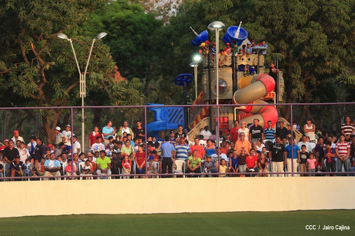 Presidente Daniel inaugura Estadio Béisbol Infantil 