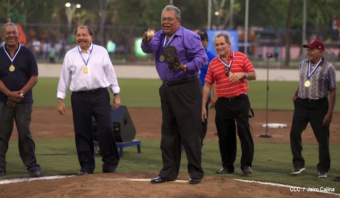 Presidente Daniel inaugura Estadio Béisbol Infantil 