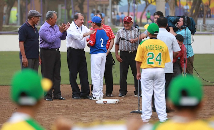 Presidente Daniel inaugura Estadio Béisbol Infantil 