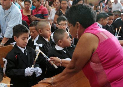 310 niños y niñas se consagran a Jesucristo al recibir la Primera Comunión