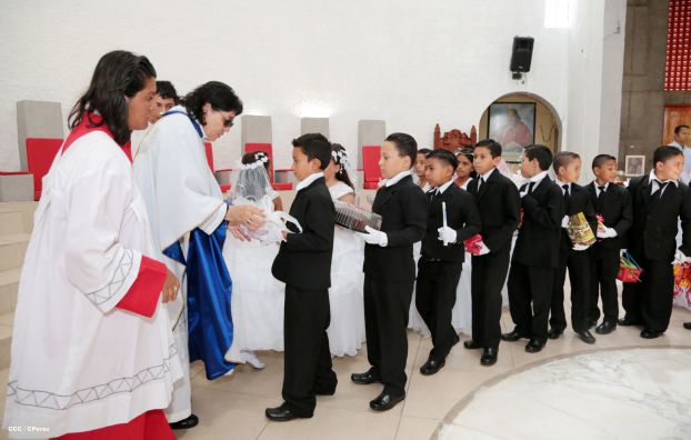 310 niños y niñas se consagran a Jesucristo al recibir la Primera Comunión