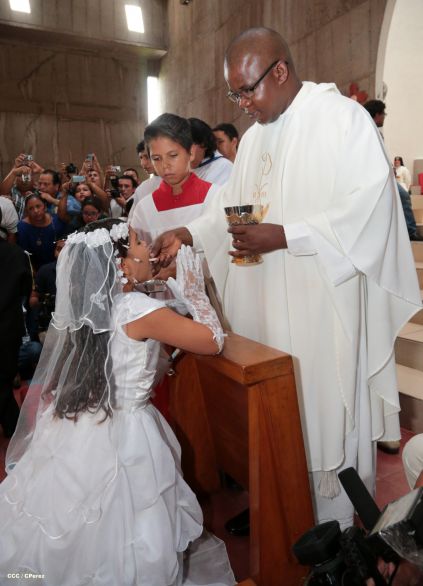 310 niños y niñas se consagran a Jesucristo al recibir la Primera Comunión