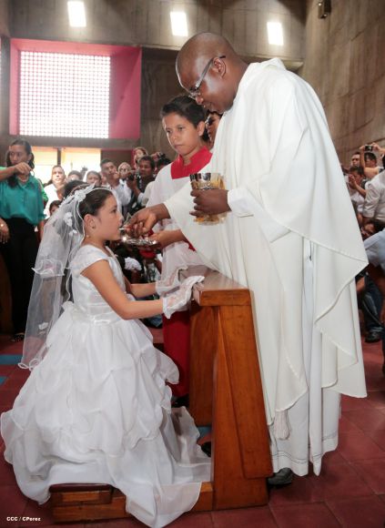 310 niños y niñas se consagran a Jesucristo al recibir la Primera Comunión