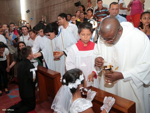 310 niños y niñas se consagran a Jesucristo al recibir la Primera Comunión