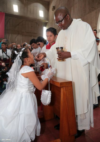 310 niños y niñas se consagran a Jesucristo al recibir la Primera Comunión