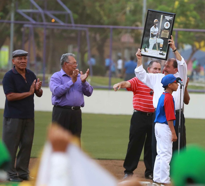 Presidente Daniel inaugura Estadio Béisbol Infantil 