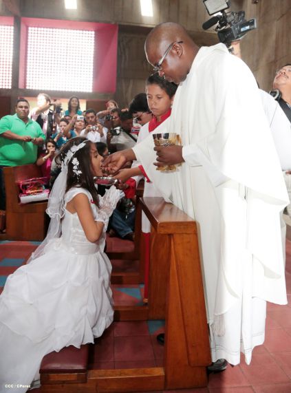 310 niños y niñas se consagran a Jesucristo al recibir la Primera Comunión