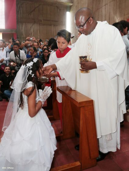 310 niños y niñas se consagran a Jesucristo al recibir la Primera Comunión